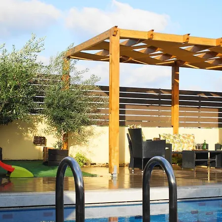 The Blue Leaf Family Villa *