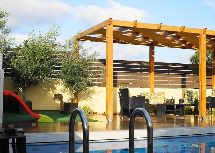 The Blue Leaf Family Villa *