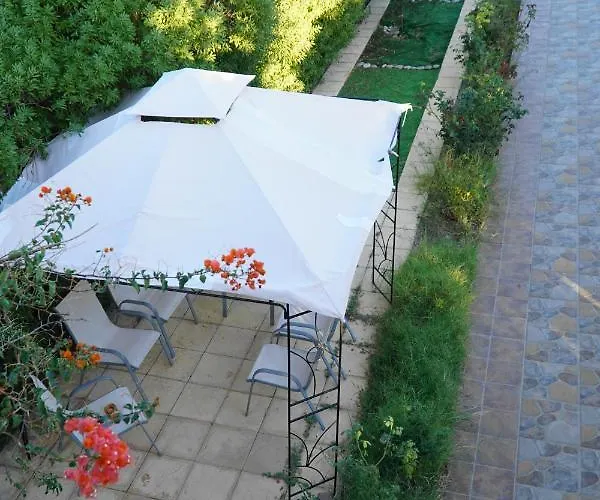 The Blue Leaf Family Villa Gennadi