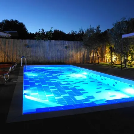 The Blue Leaf Family Villa *